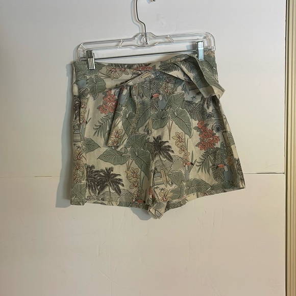 C&C California Pants - C & C California shorts 100% linen. Women’s size 4